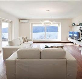 3 bedroom villa with infinity pool in Trget, Istria, sleeps 6